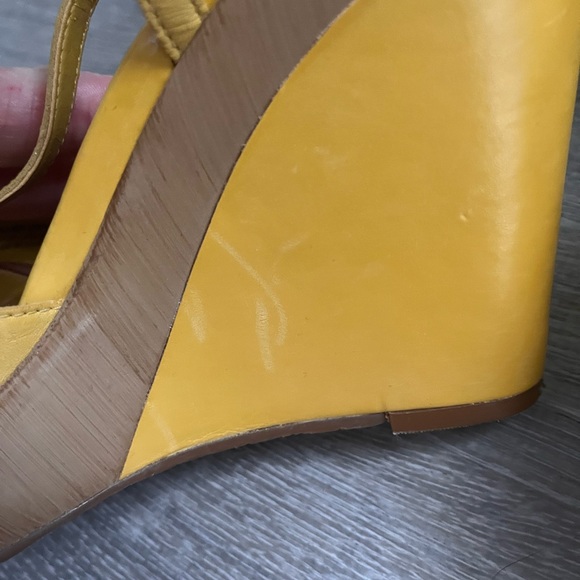 Gianni Bini Yellow Wedges size 8 - Picture 6 of 6